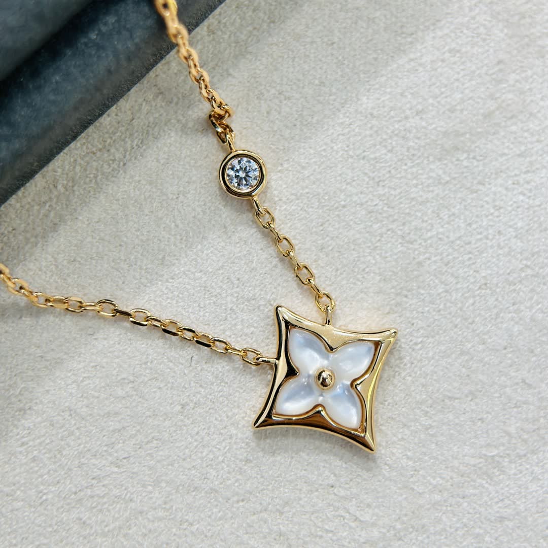 Louis Vuitton Gold Star Necklace with Diamond and Pearl